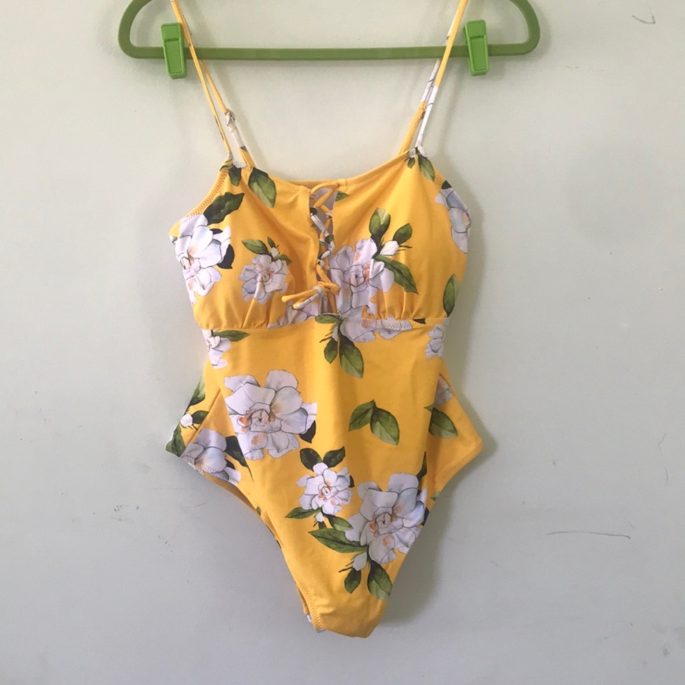 NWT CUPSHEE Yellow Floral OnePiece